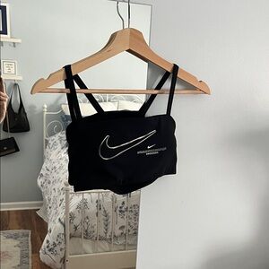 NWOT Nike Bandeau Sports Bra (Medium)